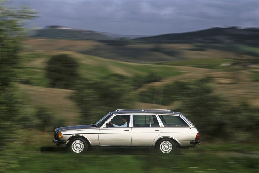  Mercedes-Benz E-Class 1976 года  (фото 2 из 5)